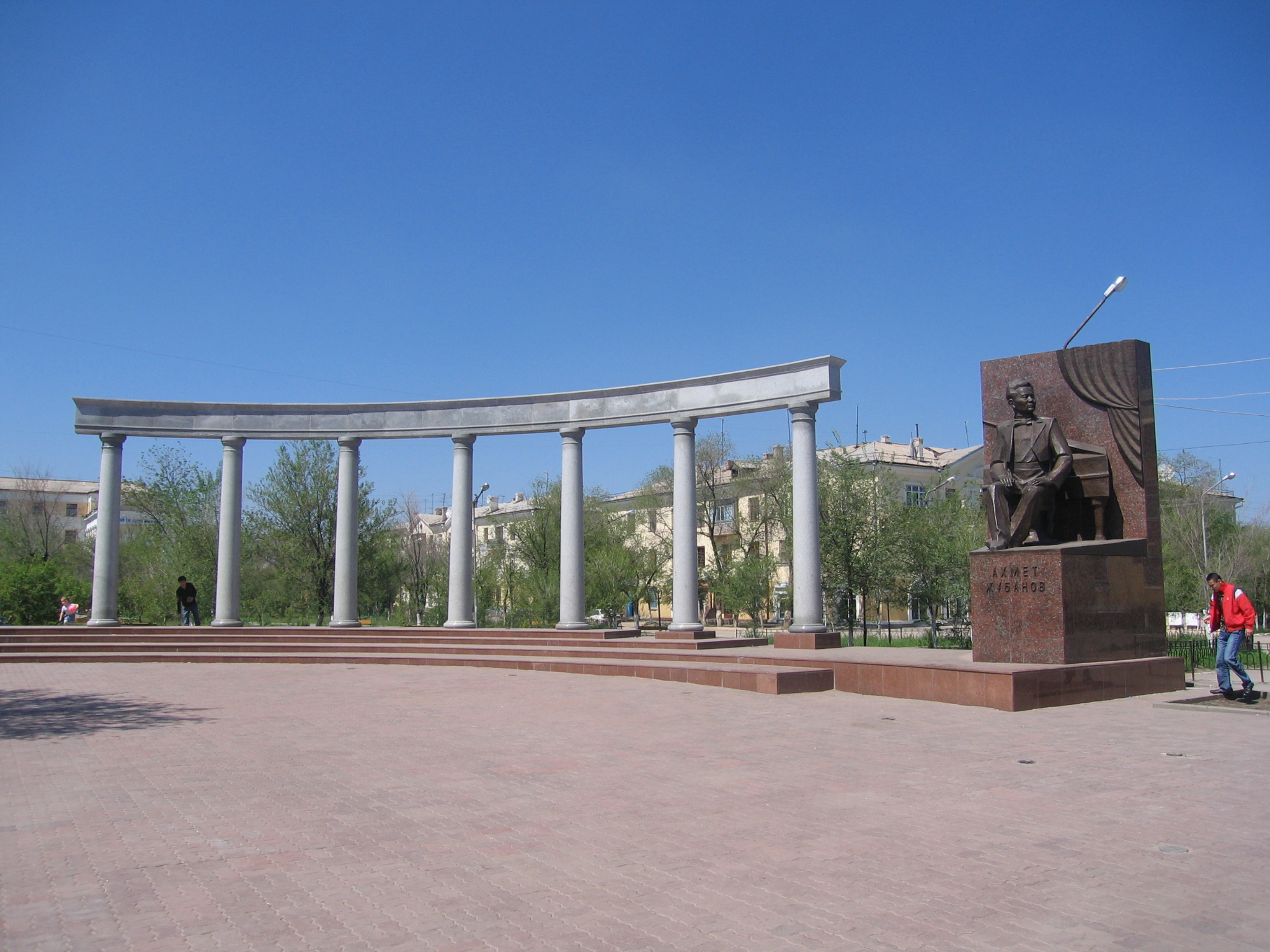 А. Жұбанов ескерткіші және Ғ. Жұбанова ескерткіш-мүсінінің кешені