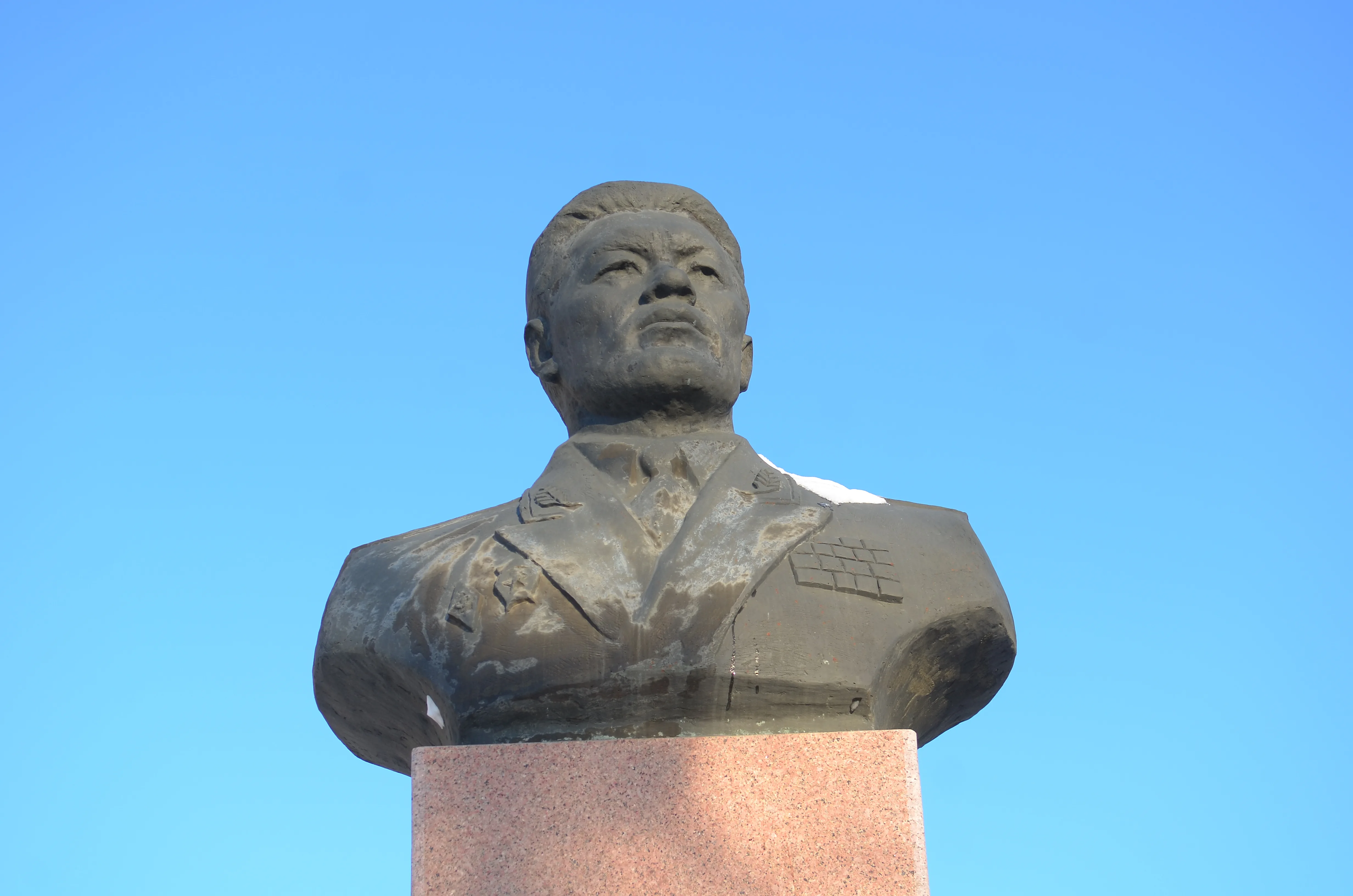 Генерал-лейтенант Ж. Кереев ескерткіш-мүсіні
