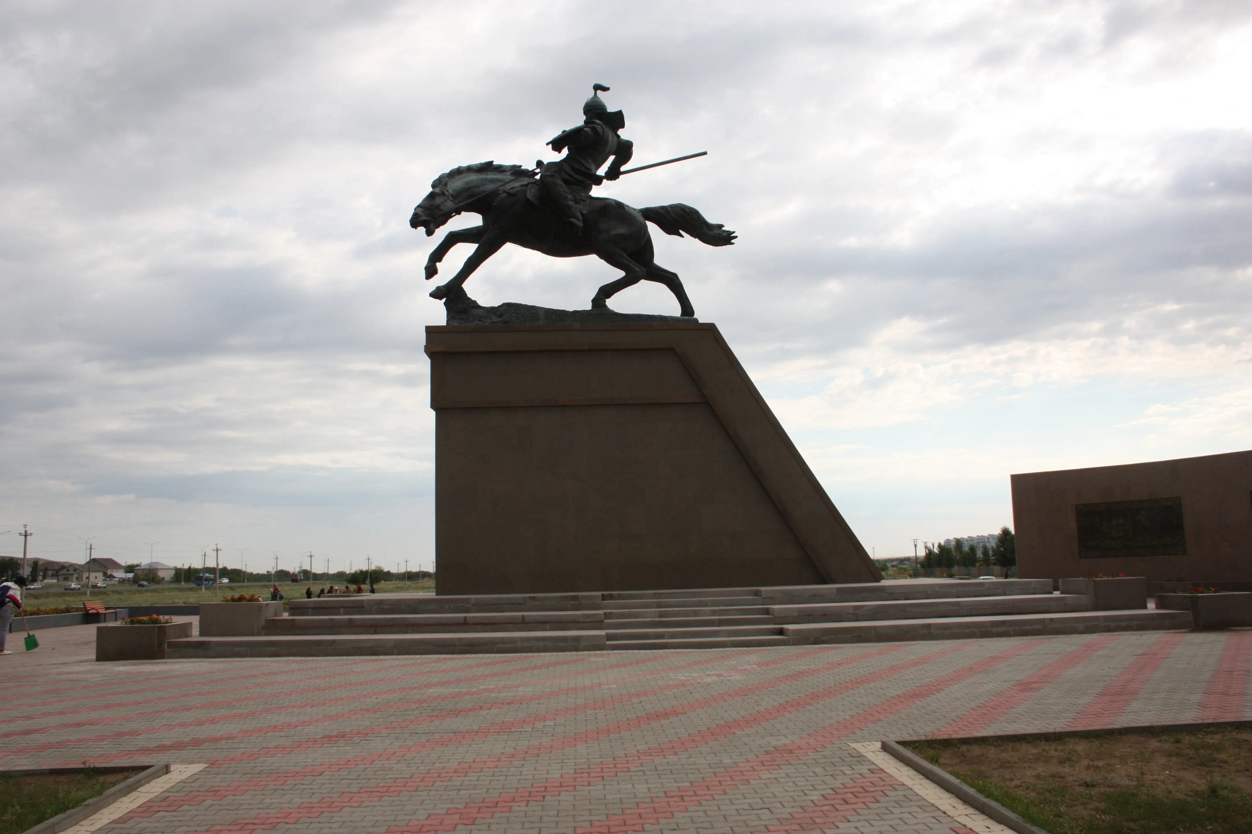 Есет батыр Көкіұлының ескерткіші