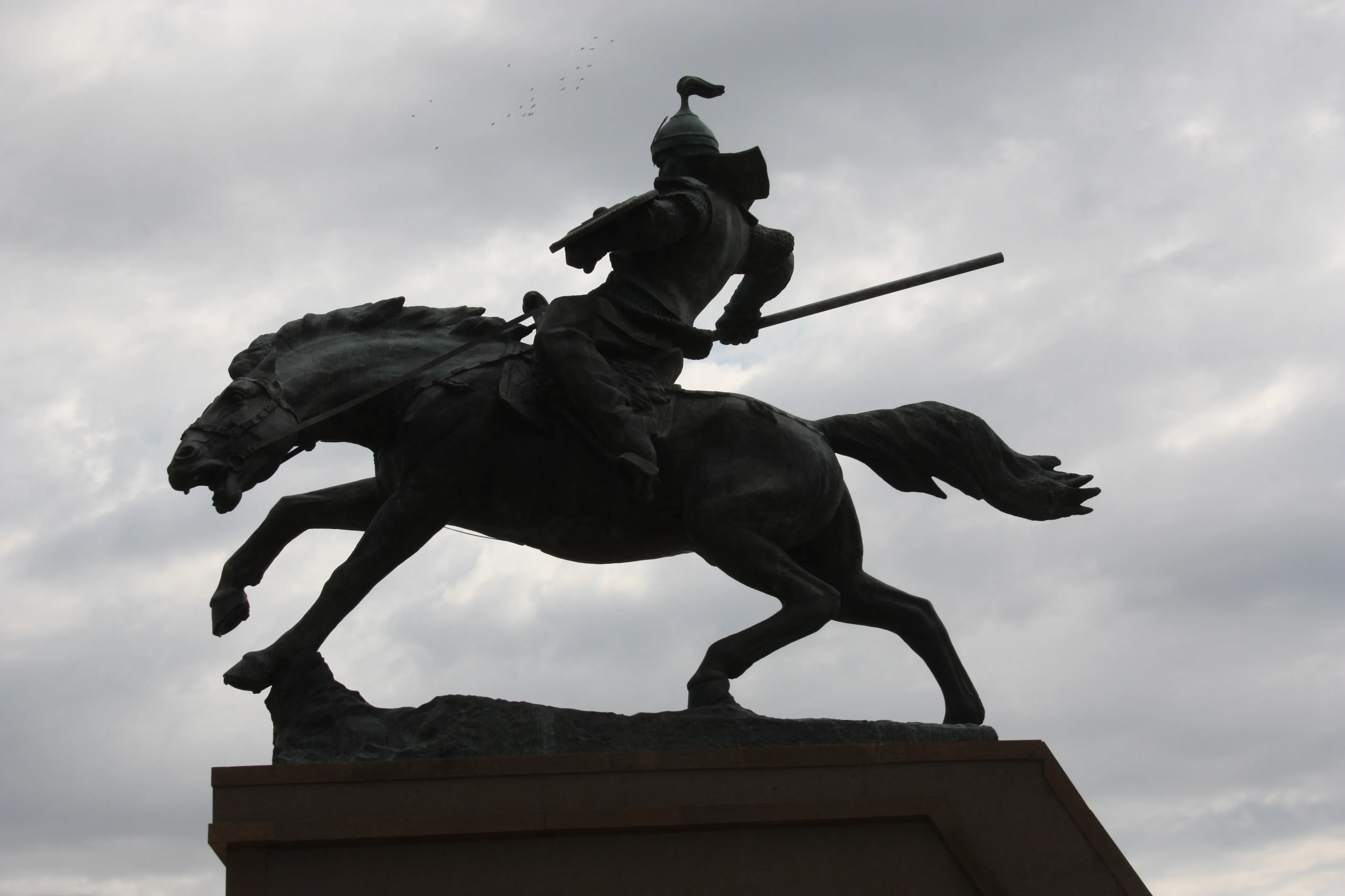 Есет батыр Көкіұлының ескерткіші