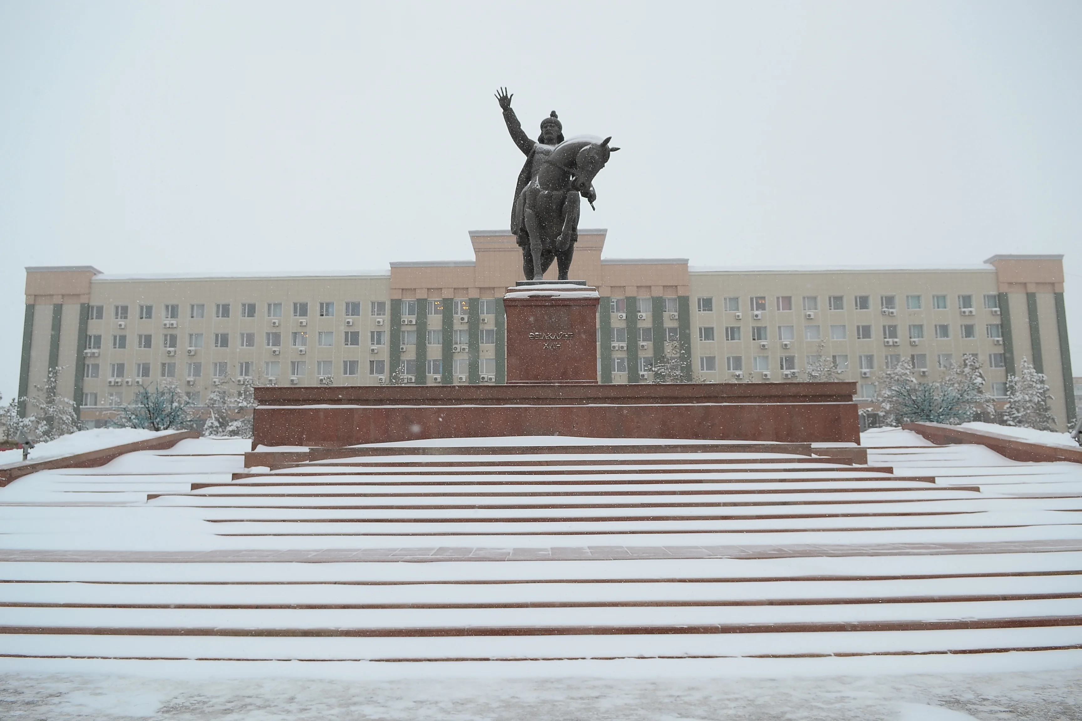 Әбілқайыр хан ескерткіші