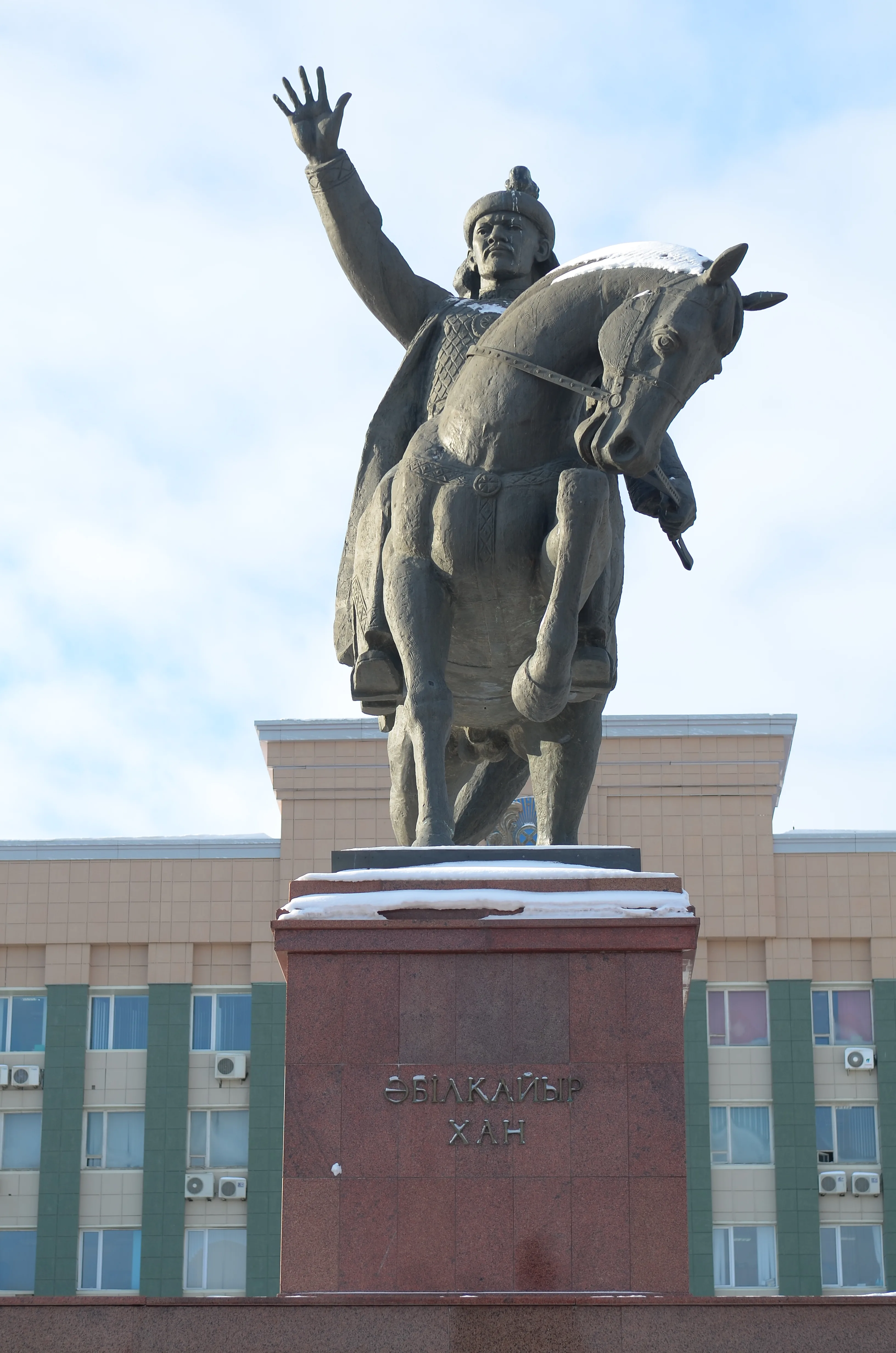 Әбілқайыр хан ескерткіші