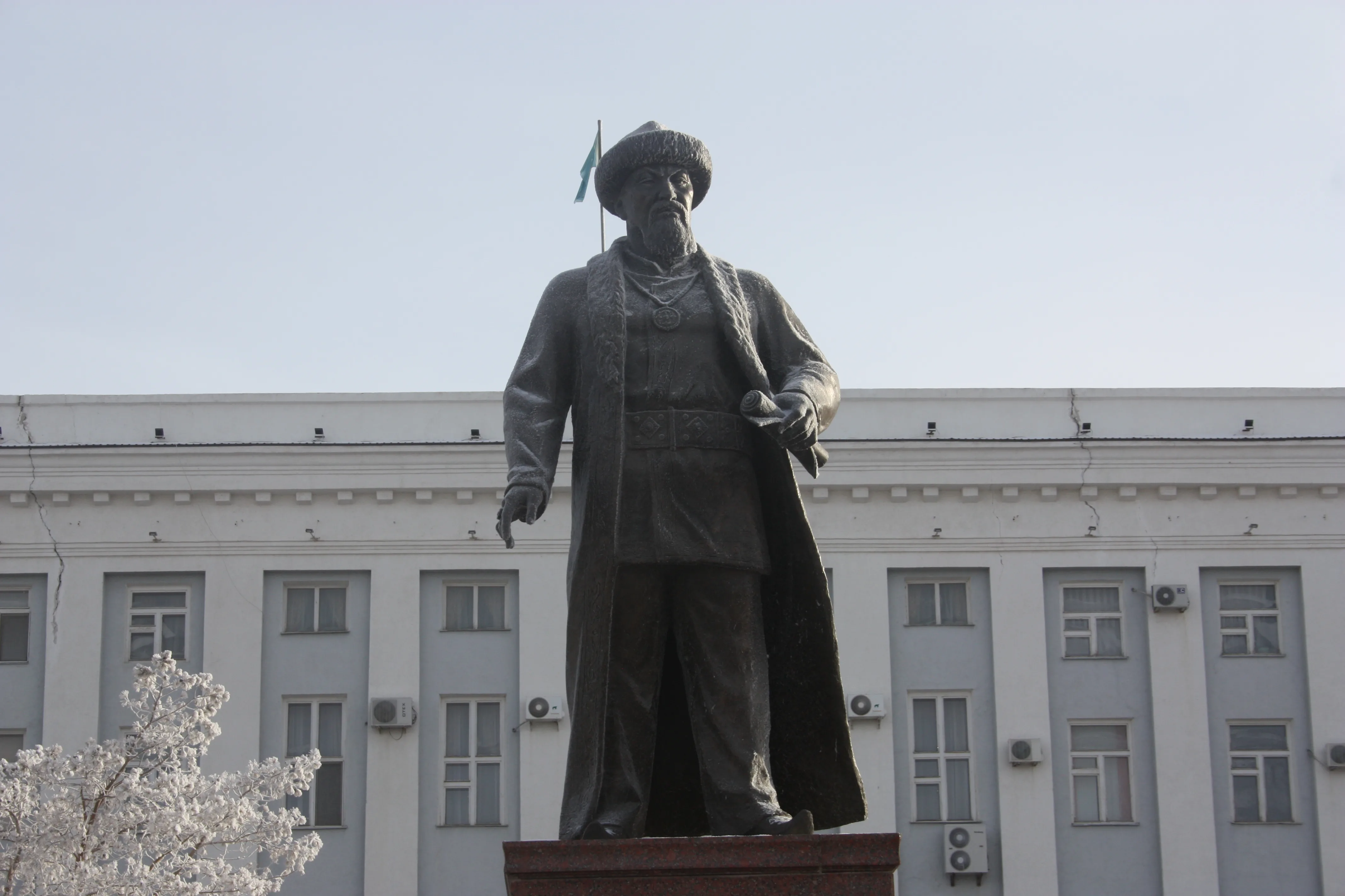 Әйтеке би ескерткіші