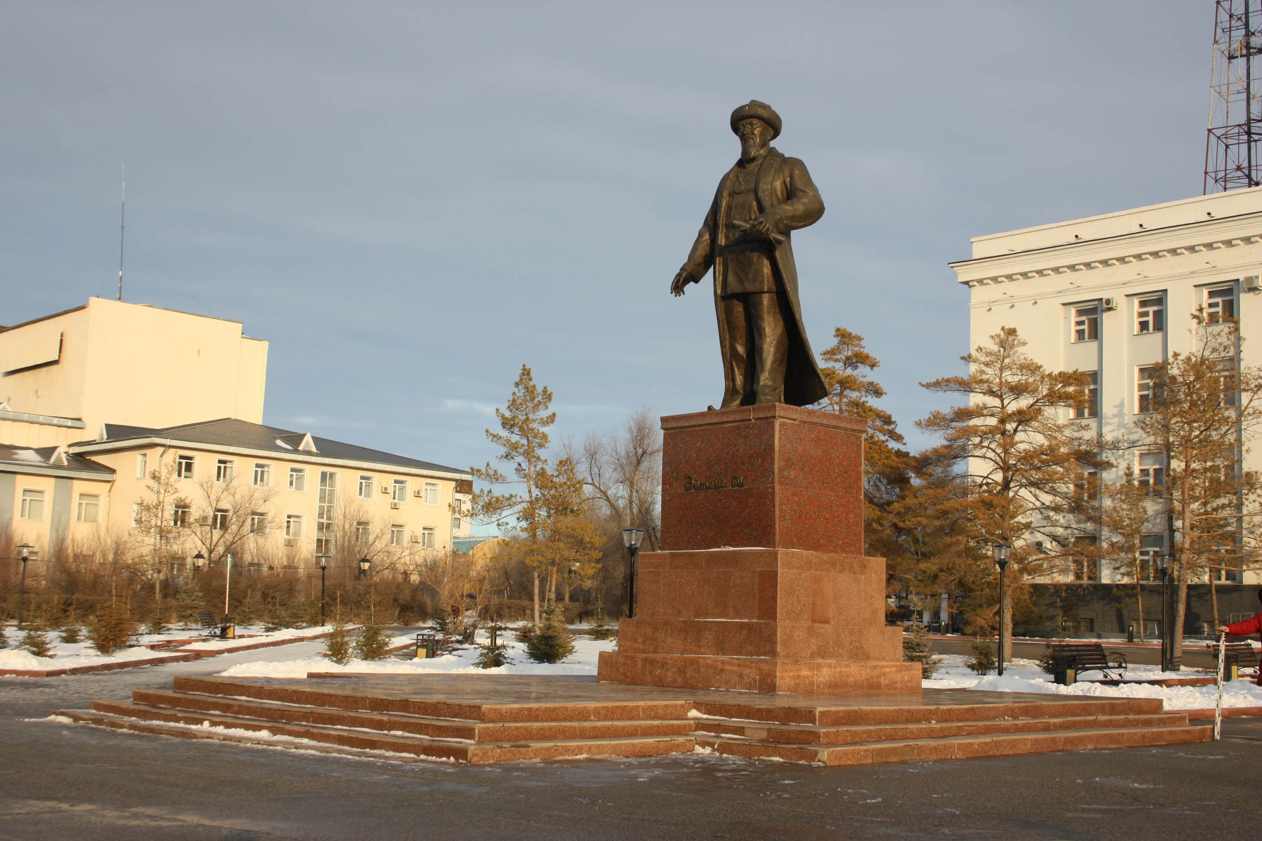Әйтеке би ескерткіші