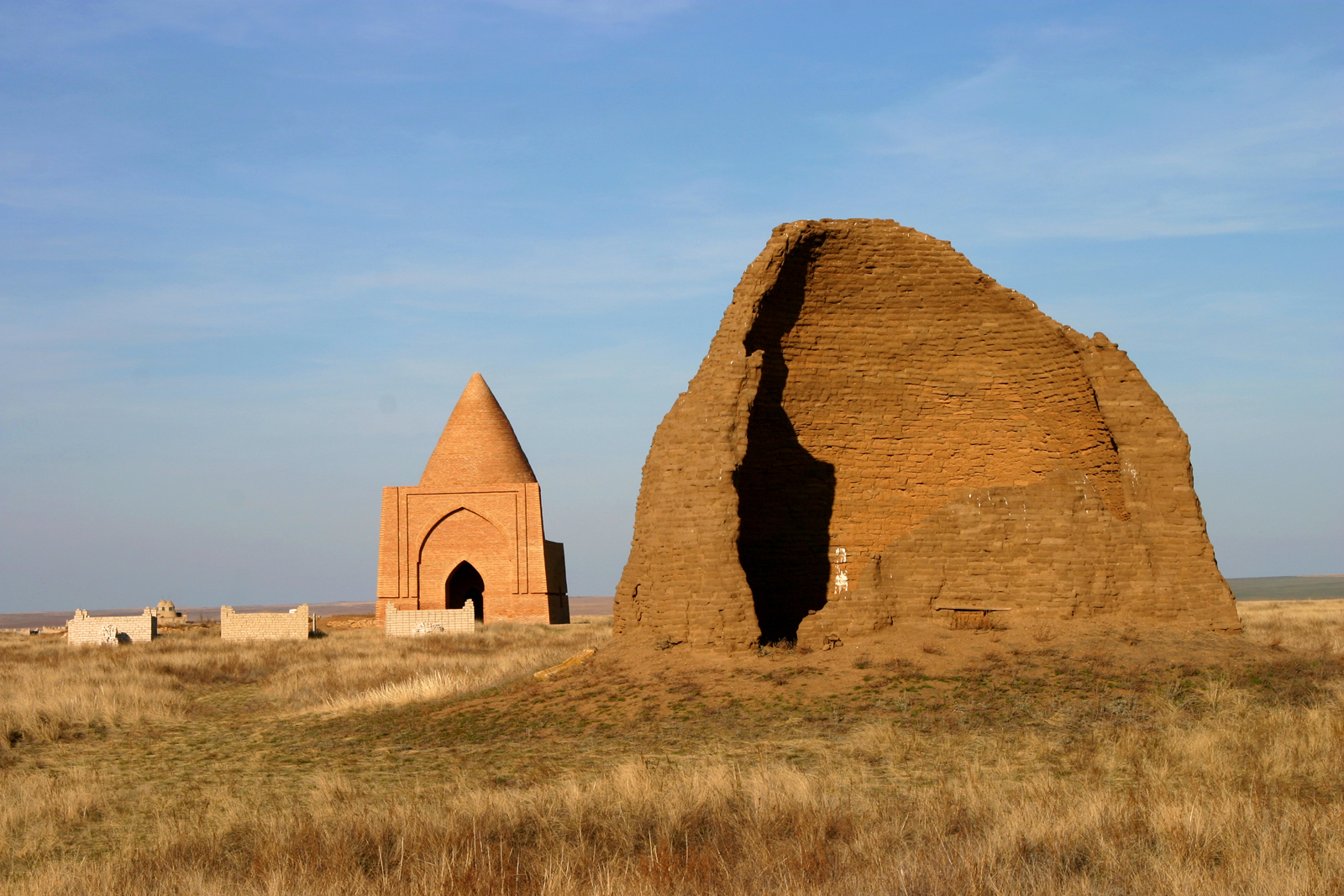 Абат-Байтақ қорымы халықтық сәулет және тас қашау өнері мемориалдық музей кешені